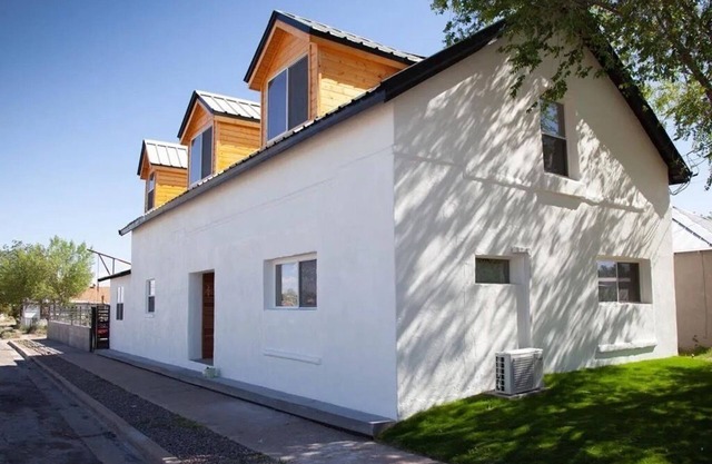 Casa Verde Charming Adobe 3-bedroom 2-bath house with yard in Marfa