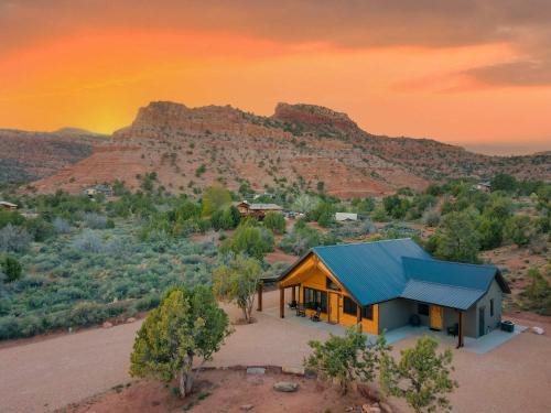 Casa Vermillion Modern Kanab Family Cabin Red Rock Views Near Zion