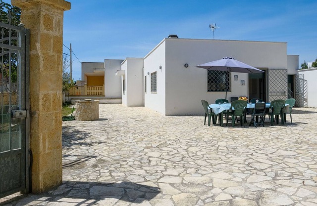 Casa vicino spiaggia sabbia e costa rocciosa m519