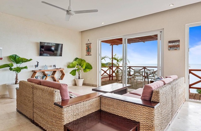 Casa Vista Ballena, Ocean Glance & Jungle Calm