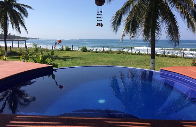 Casa Vista Mar @ Playa La Saladita, frente al mar, piscina infinita, surf de clase mundial