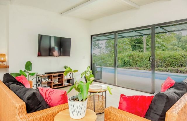 Casa Voces Del Cielo - 3-bedroom house in Provincia de Puntarenas with WiFi, AC