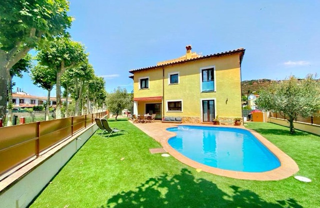 CASA YLENIA