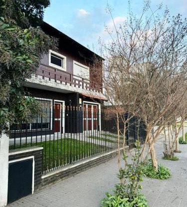 Casa Zona Residencial , pileta, garage doble y quincho con parrilla