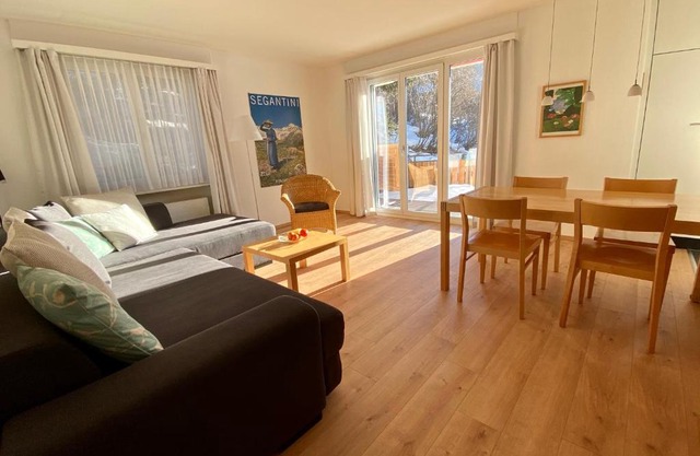 Casa Zundregn - ein Bijou mit privater Terrasse und E-Mobility