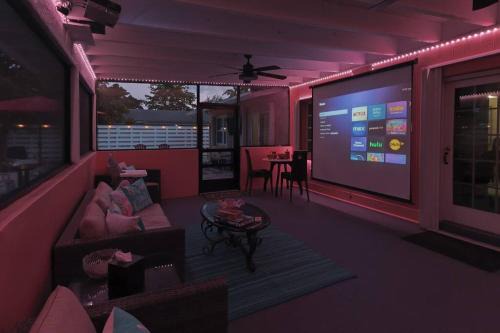 CasaBay 4 Bed 2 Bath House Ultimate Backyard Fun