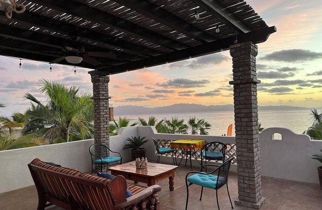 Frente a la playa 1BD / 1BA-Justo al norte de Sandy Rasta beach-Private-expansivos patios- $ 175