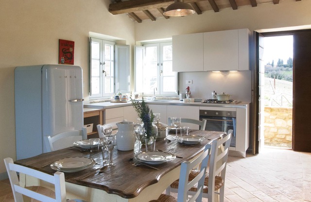 Casale Biancopecora. Casa Cerqua con piscina en el campo del centro de Italia