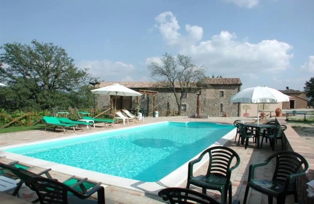 Casale Montemoro With Pool, Allerona, Italy
