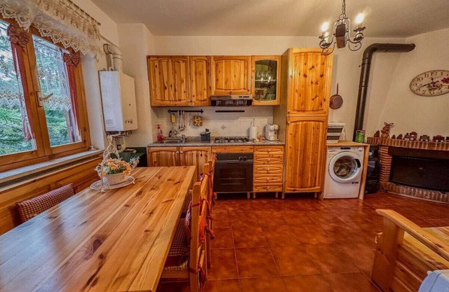 CasaLiri - Rural Town House with Private Backyard