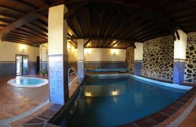 Casa rural con WiFi gratis, Spa y piscina comunitaria en La Alpujarra 5 personas