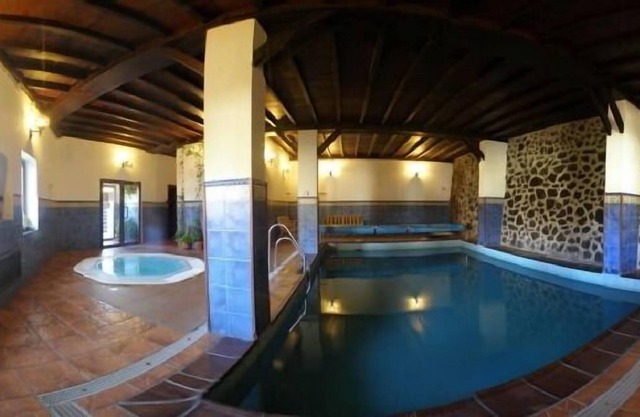 Casa rural con WiFi gratis, Spa y piscina comunitaria en La Alpujarra 2 personas