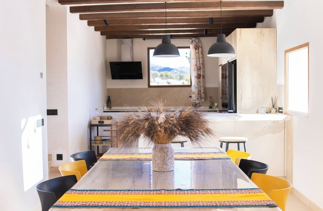 Caseta Blanca, located in Onil, Alicante.