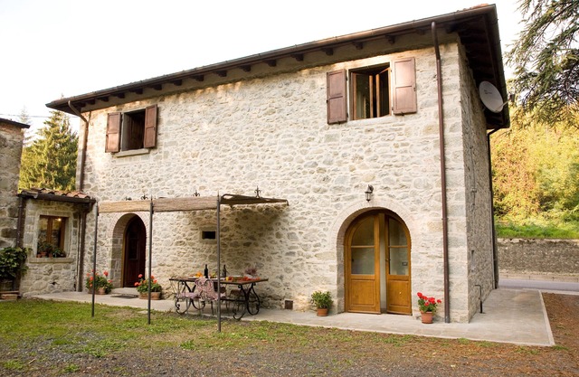La casa con un parque en el verde, acogedora, totalmente equipado, cerca de la aldea