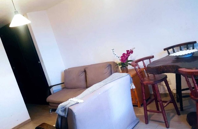 Casita a 10 min del aeropuerto , ideal si vas a viajar !!