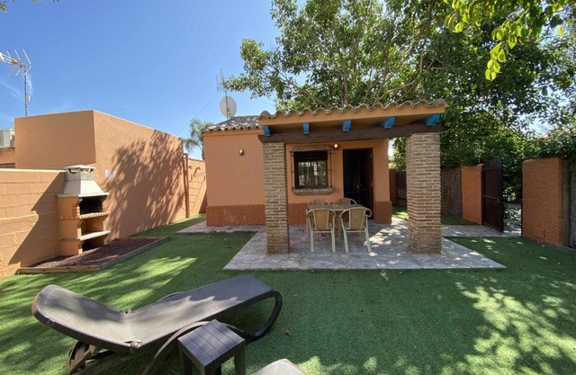 Casita con jardín privado y piscina compartida