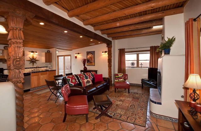 Casita De Soledad - Dos Espaciosos Patios Y Portal Privados.