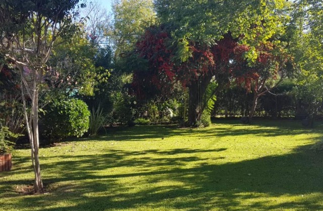 Casona LA FLORIDA con parque y pileta, a una cuadra del río