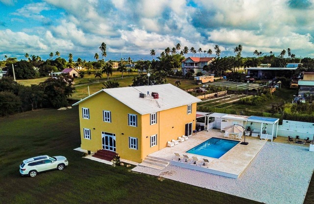 Spacious Beach House with pool for family and friends