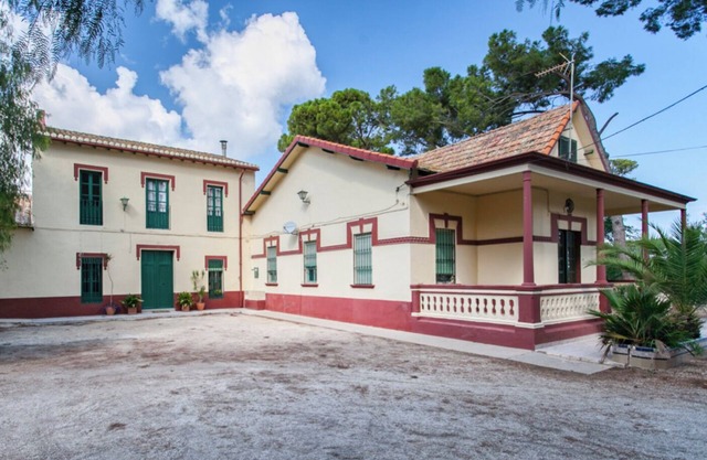 Preciosa Villa Paquita, entre el Mar Mediterráneo y el Segaria.