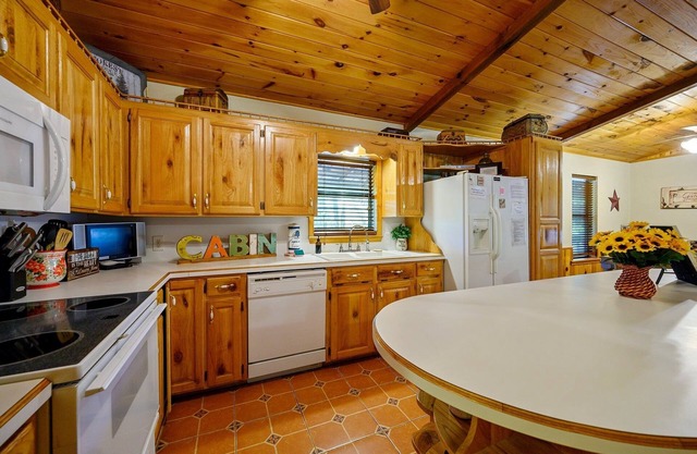 Cast Away Family Cabin with Hot Tub, Fireplace, and Kids Area by RedAwning