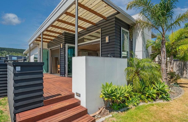 Castaway Bach - Whangamata Holiday Home
