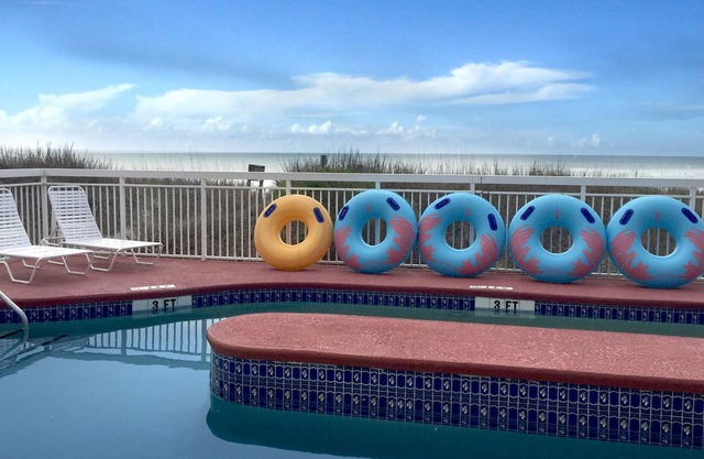 Castaway Beach Inn & Swim Up Bar