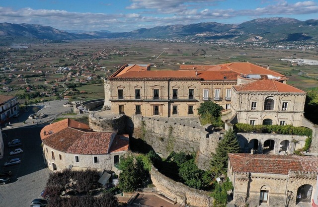 Castello Macchiaroli La Romantica, the magic of a medieval castle