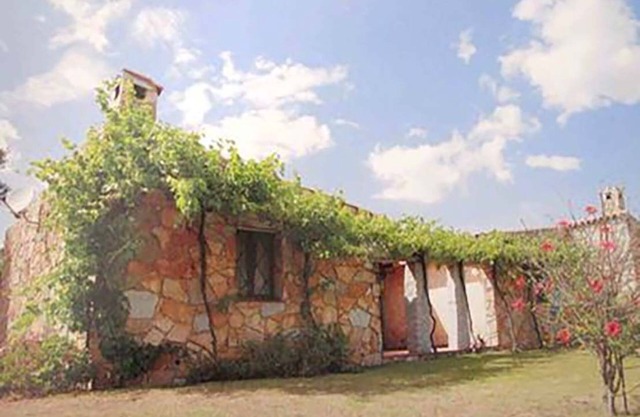 CASTIADAS Sant'Elmo VILLA DE PIEDRA EN EL MAR CON GRAN JARDÍN