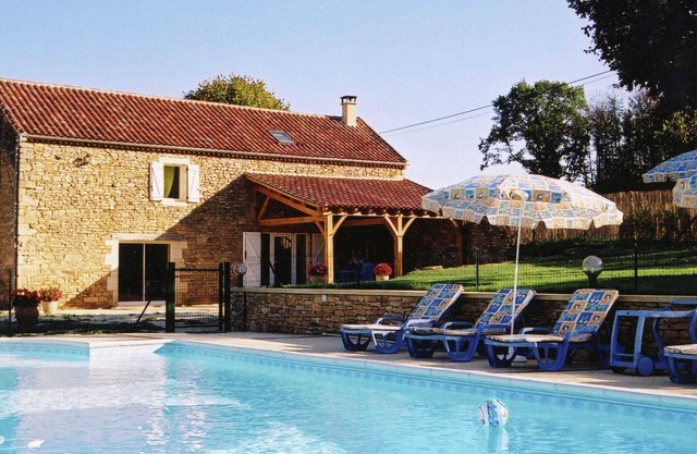 Castillo en Besse con Piscina Privada