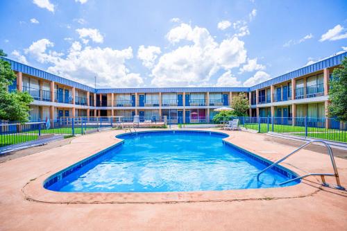 Castle inn & suites by OYO Lawton