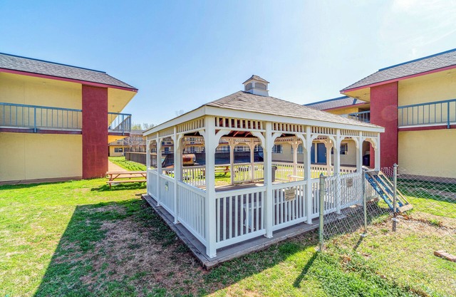 Castle Inn & Suites By OYO Chickasha