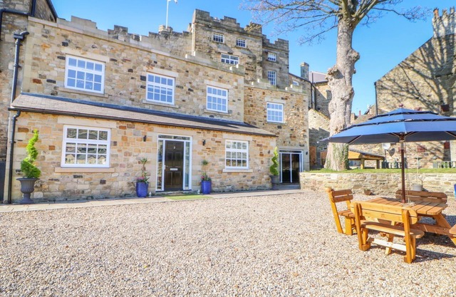 CASTLE KEEP AT STANHOPE CASTLE, family friendly in Stanhope