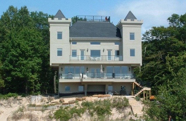Castillo en el lago Michigan cerca de Silver Lake Dunes