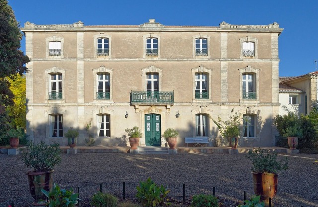 Castillo, piscina y parque, a 15 km de las playas y Sète