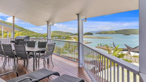 Casuarina Cove 13 on Hamilton Island by HamoRent