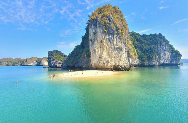 Cat Ba Charm Island Hotel