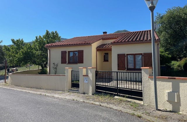 chalet con jardín catalán entre el mar y las montañas, cerca de Collioure, España