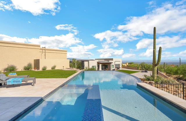 Catalina Dreamin' Luxe Foothills Oasis w/Pool!