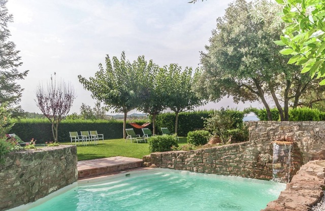 Mansión vintage con piscina en Montmajor, España