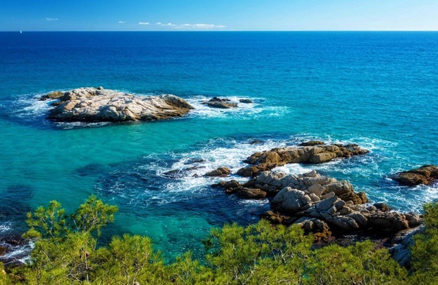 Catalunya Casas: Modern Vacation Paradise 'Villa Ainmi' on the Costa Brava!