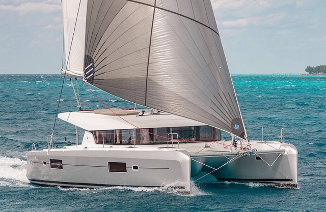 alquiler de catamarán con tripulación
