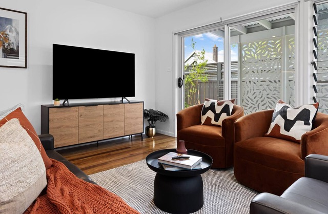 Catch the Breeze - Pet Friendly Townhouse