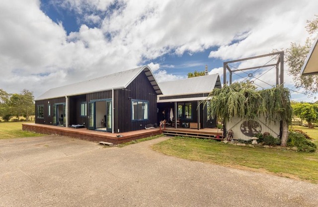 Catley Lodge B&B Farmstay