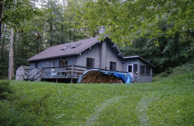 Catskill Mountains Lakeside Cabin in the Catskill Preserve