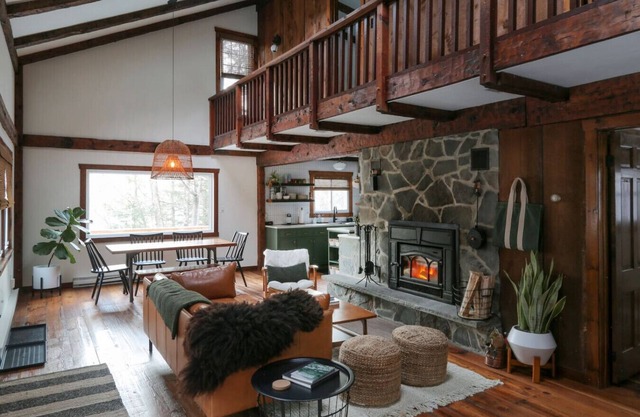 Catskills Cabin on the Creek w/Hot Tub
