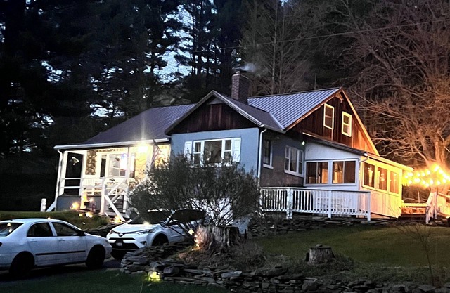 Catskills Cozy Chalet Near The Delaware River Hot tub, Fire pit and Soaking Tub