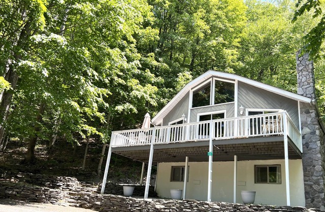 Catskills Hiking Paradise w/Sauna, Pool, Tennis