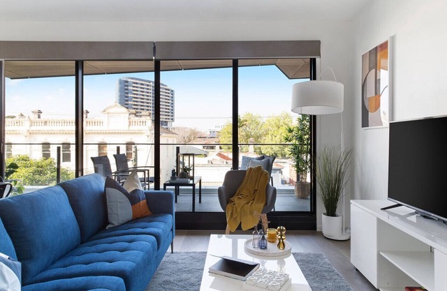 Caulfield Elegance: Chic Abode