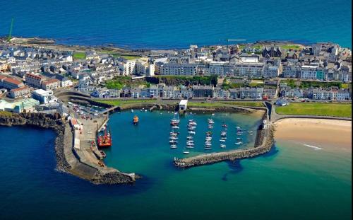 Causeway View perfect for large golf groups seafront central location, pet friendly, see dolphins